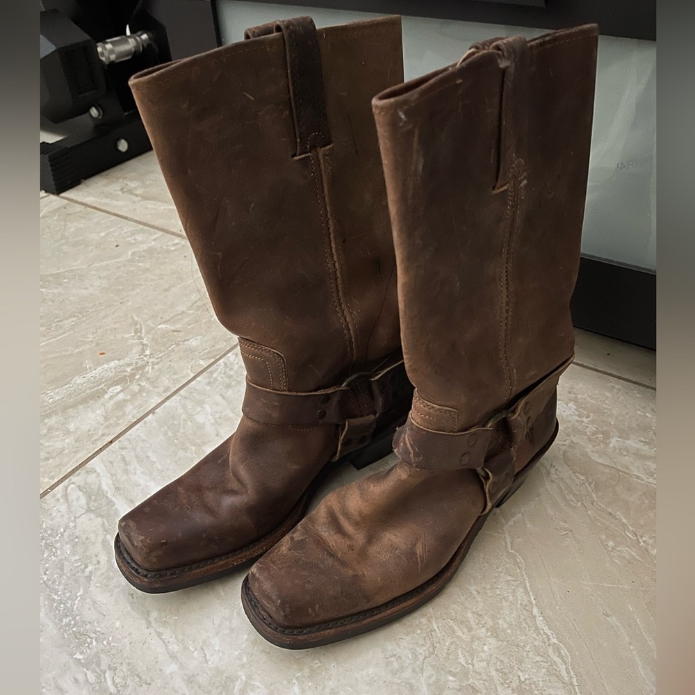 FRYE NEW brown boots 8